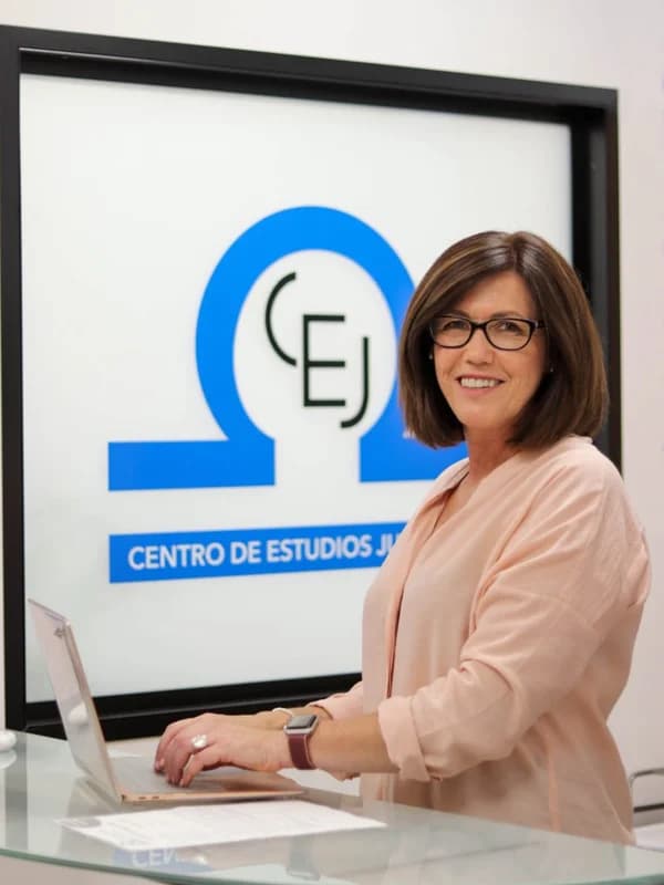 Bárbara Alaminos Castillo — Coordinadora administrativa de CEJusticia, academia de oposiciones judiciales